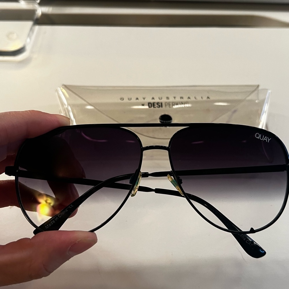 QUAY X DESI PERKINS SUNGLASSES